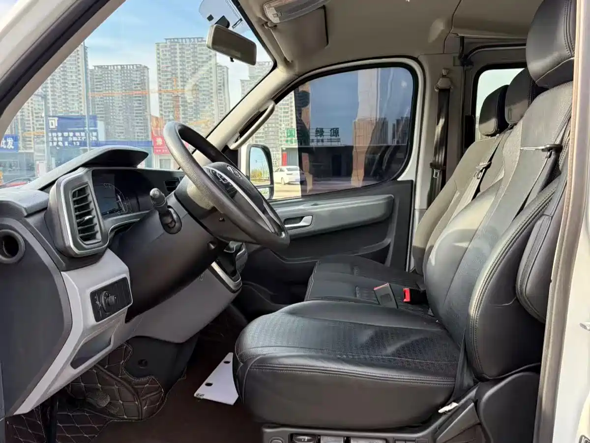 SAIC Maxus Xintu V80 2024 Aoyun 6AMT Short Wheelbase Ultra-low Roof 147Ps 7/8/9-seater фото 5