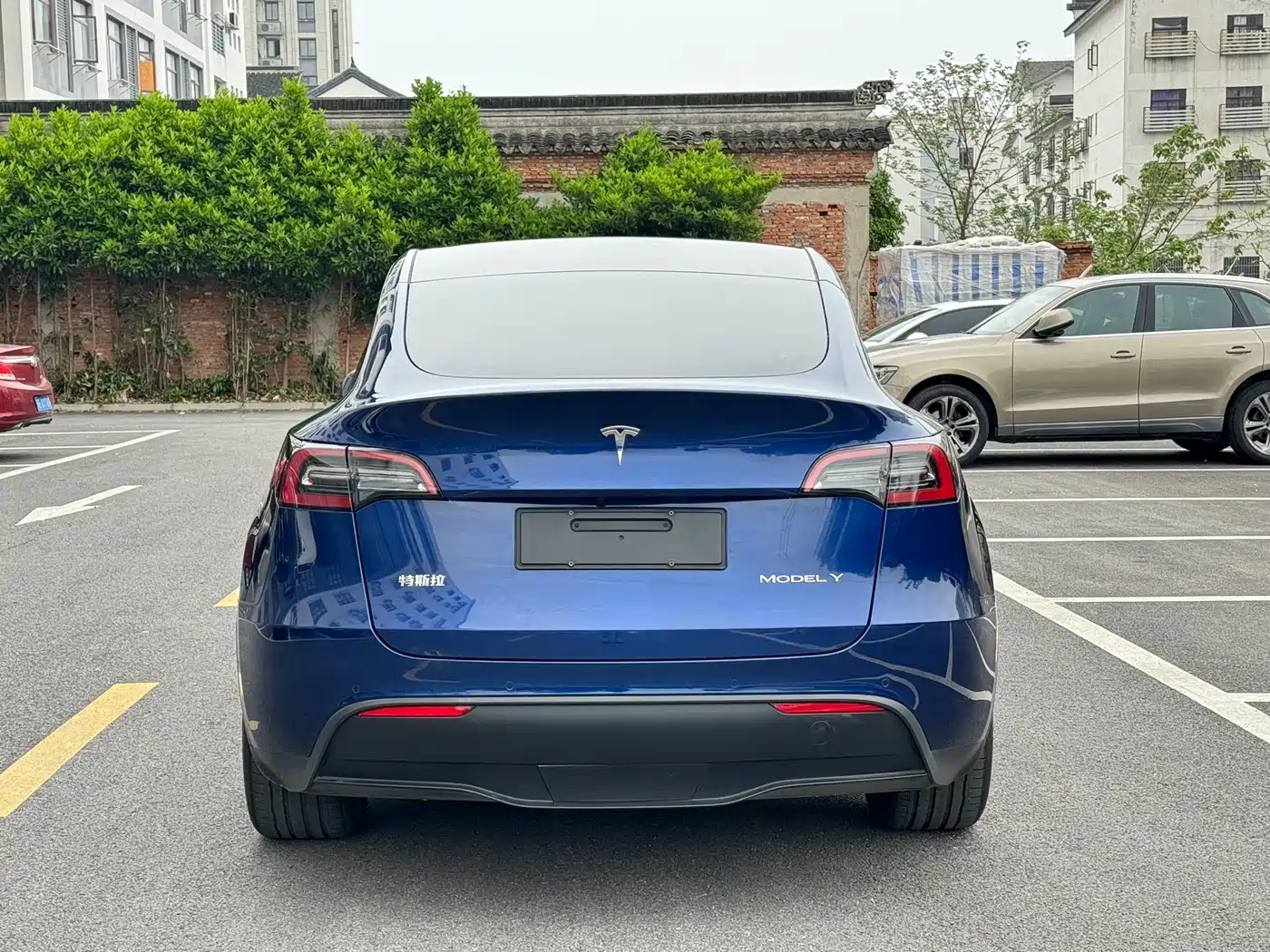 TESLA MODEL Y
