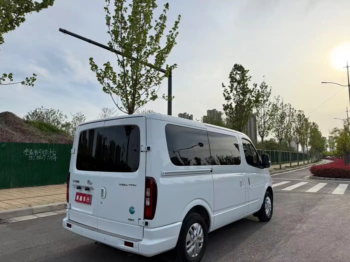 SAIC Maxus Xintu V80 2024 Aoyun 6AMT Short Wheelbase Ultra-low Roof 147Ps 7/8/9-seater фото 9