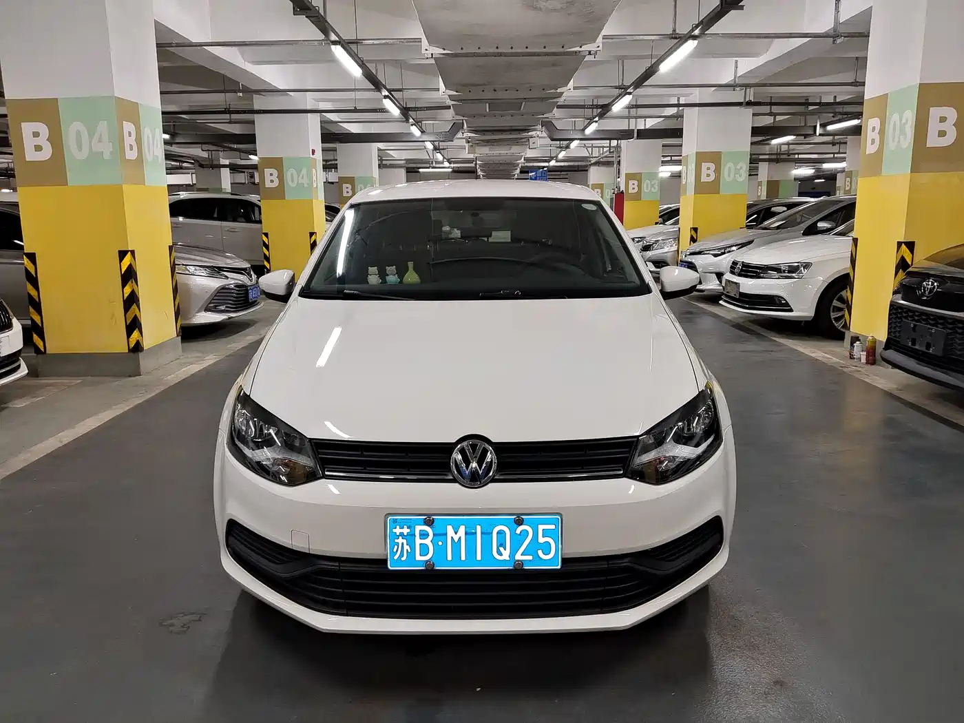 Volkswagen Polo 2014 1.4L Manual Trend Edition фото 2