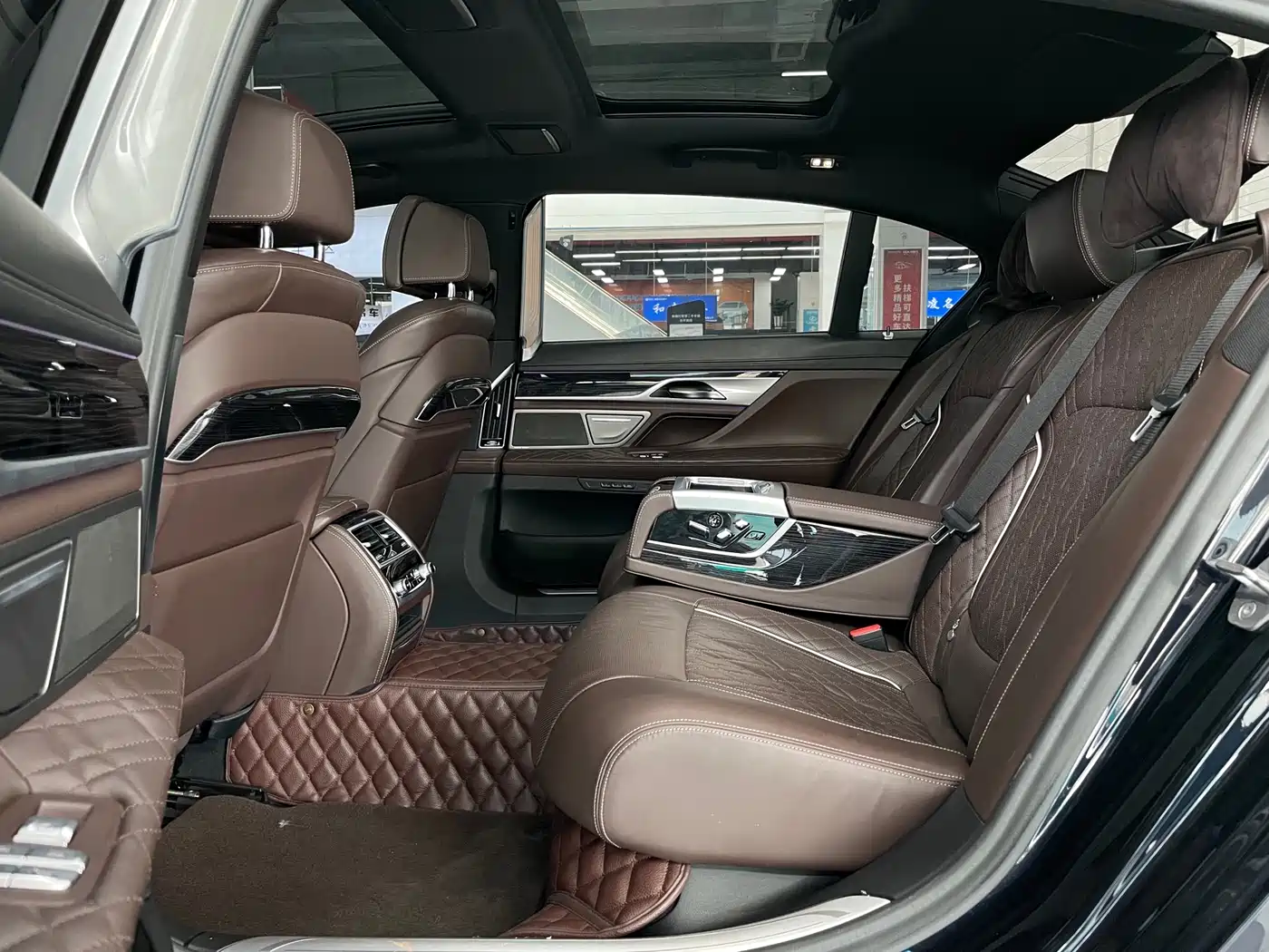 BMW 7 Series 2019 740Li Leading M Sport Package фото 8