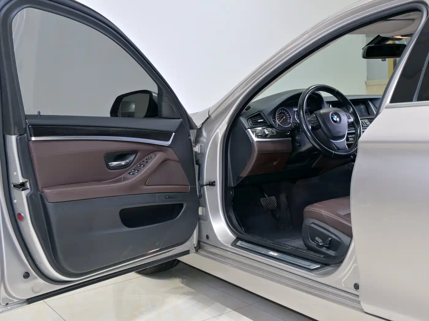 BMW 5 Series 2014 525Li Luxury Design Package фото 13