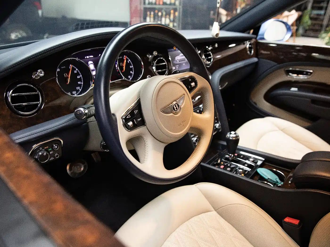 Bentley Mulsanne 2017 6.8T Long Wheelbase фото 31