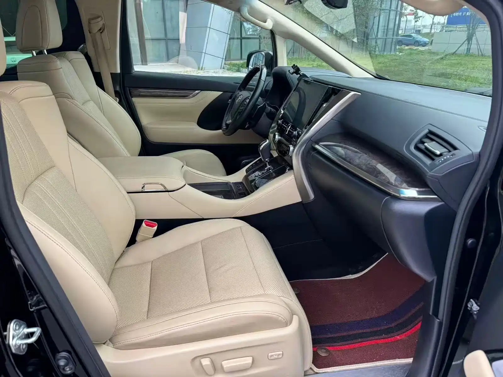Фото 7 - Toyota Vellfire