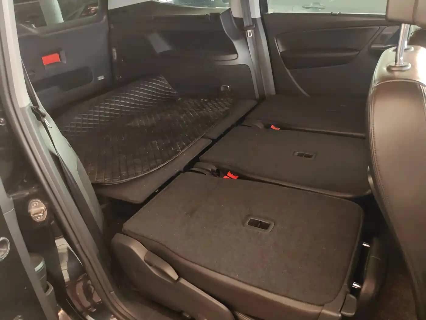 Volkswagen Sharan 2014 2.0TSI Comfort фото 10