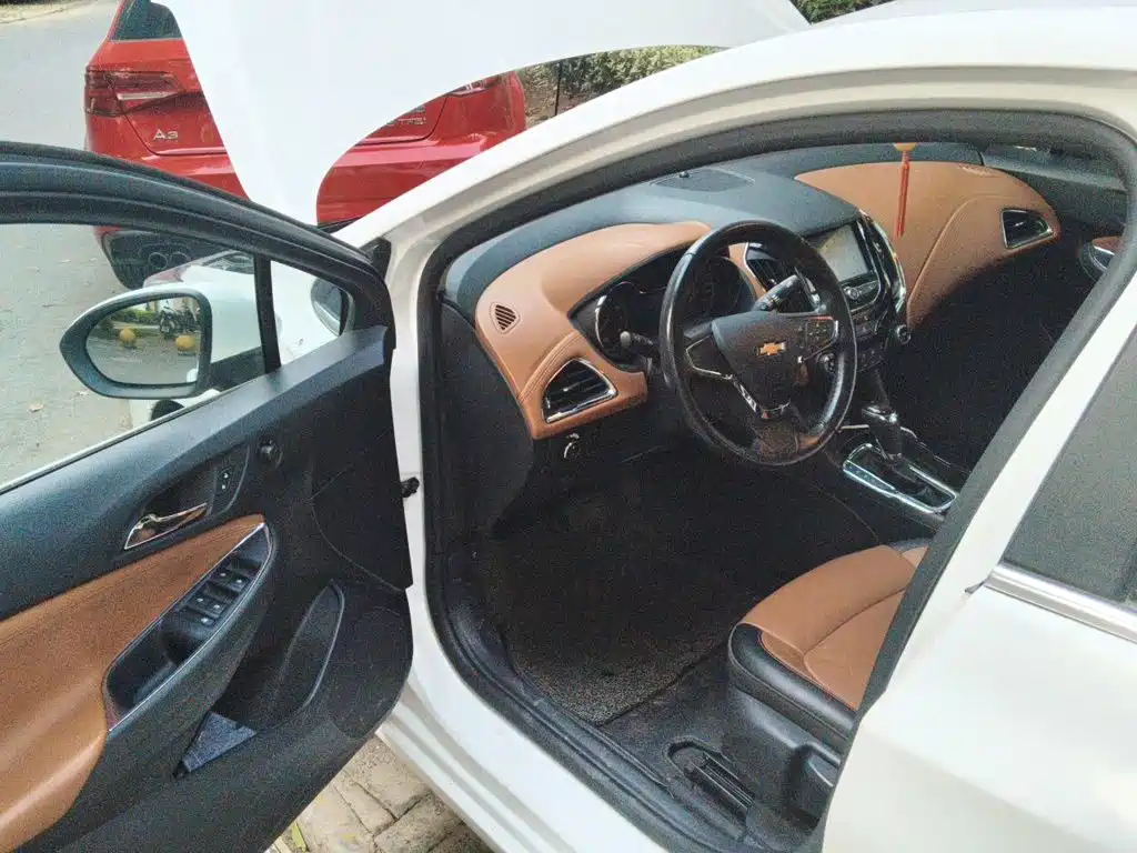 Photo 17 - Chevrolet Cruze