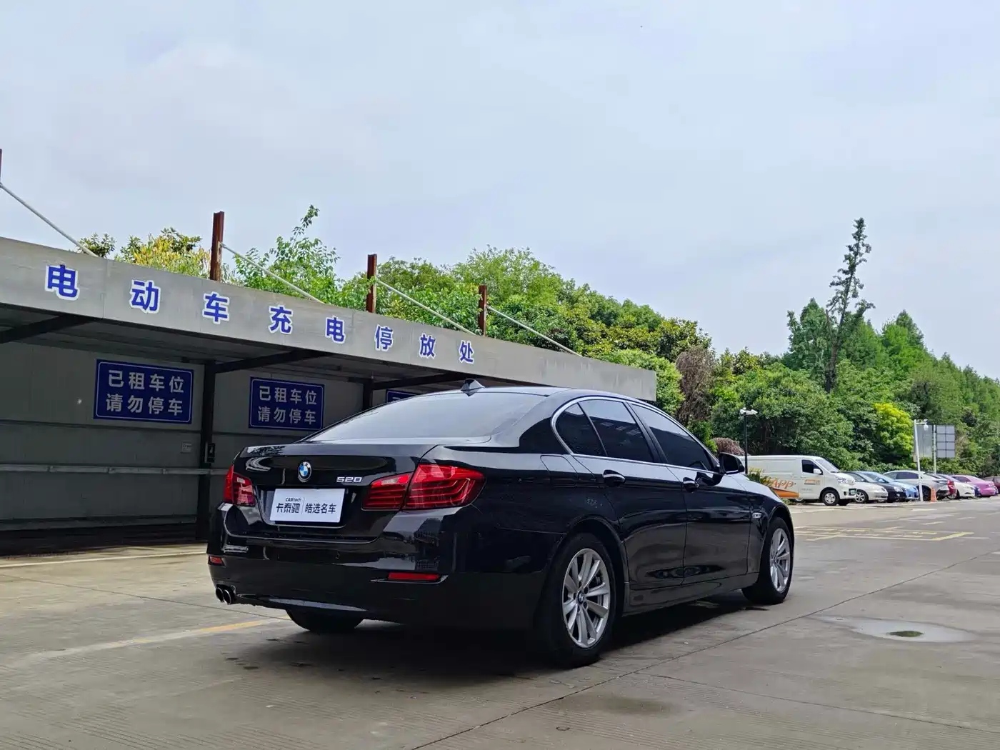 BMW 5 Series (Import) 2014 520i Classic фото 8
