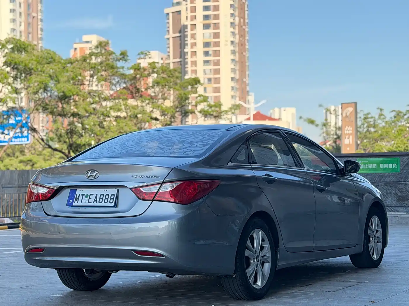 Hyundai Sonata 2011 2.0L Auto Leading Edition фото 4