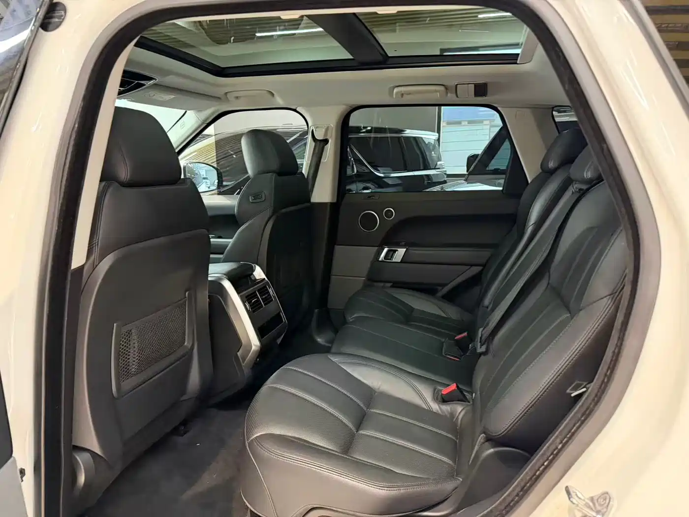 Land Rover Range Rover Sport 2016 Model 3.0 SC V6 HSE фото 8