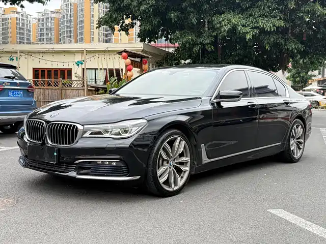 BMW 7 SERIES