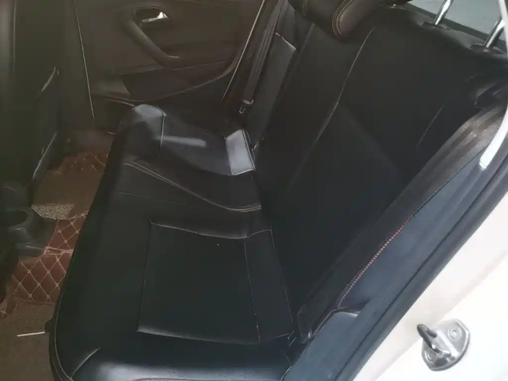 Volkswagen Polo 2016 1.4L Automatic Trend фото 17