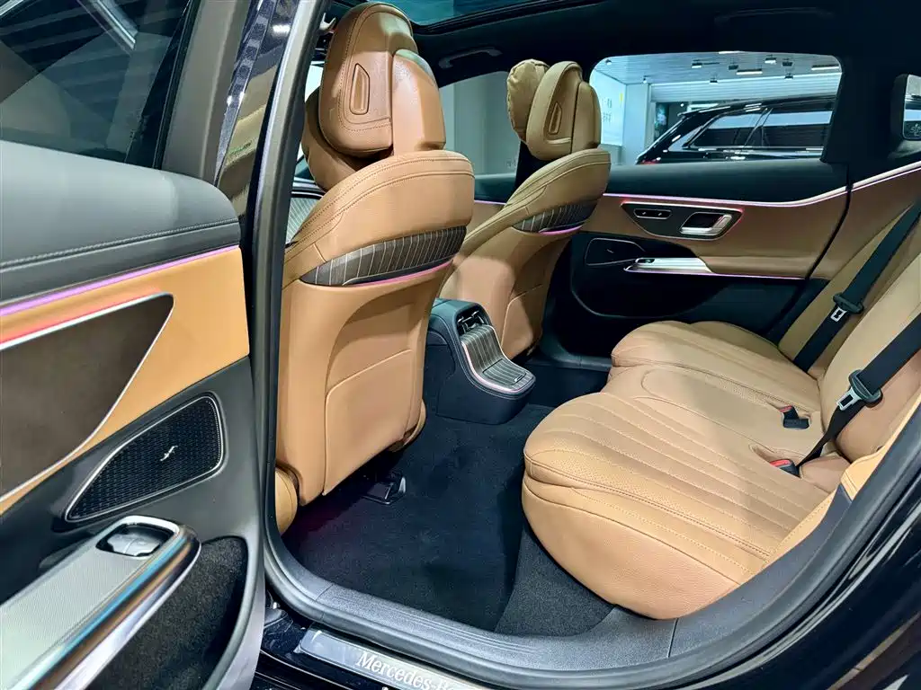 Mercedes-Benz E-Class 2024 E 300 L Fashion фото 23