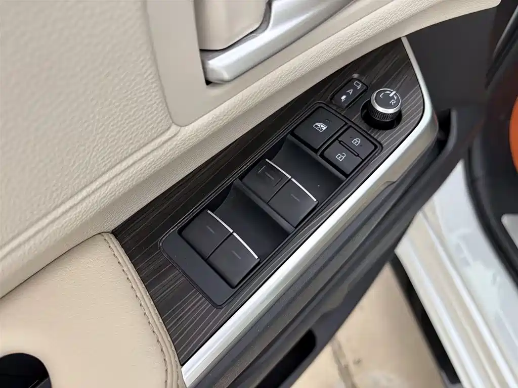 Toyota Sienna 2021 2.5L Hybrid Premium Edition фото 21
