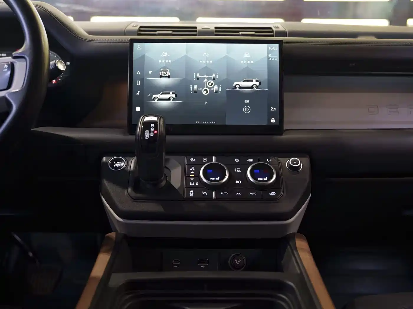 Land Rover Defender 2023 Model 110 3.0T P400 X-DYNAMIC HSE фото 13