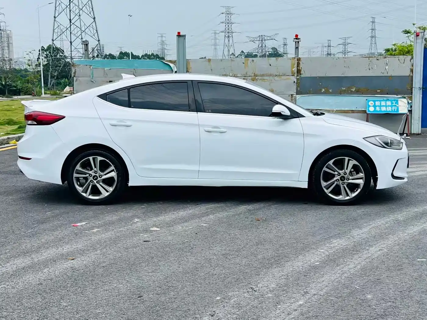 Hyundai Elantra 2016 Model 1.6L Automatic Smart Elite фото 4