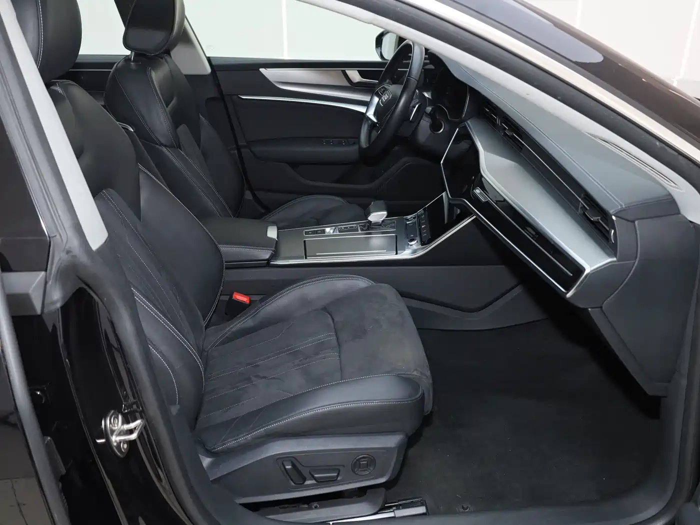 Audi A7L 2024 45TFSI S-line Dream Edition Crystal Package фото 19