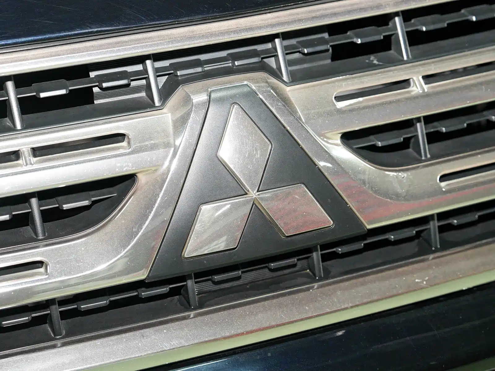 Photo 9 - Mitsubishi Pajero (Import)