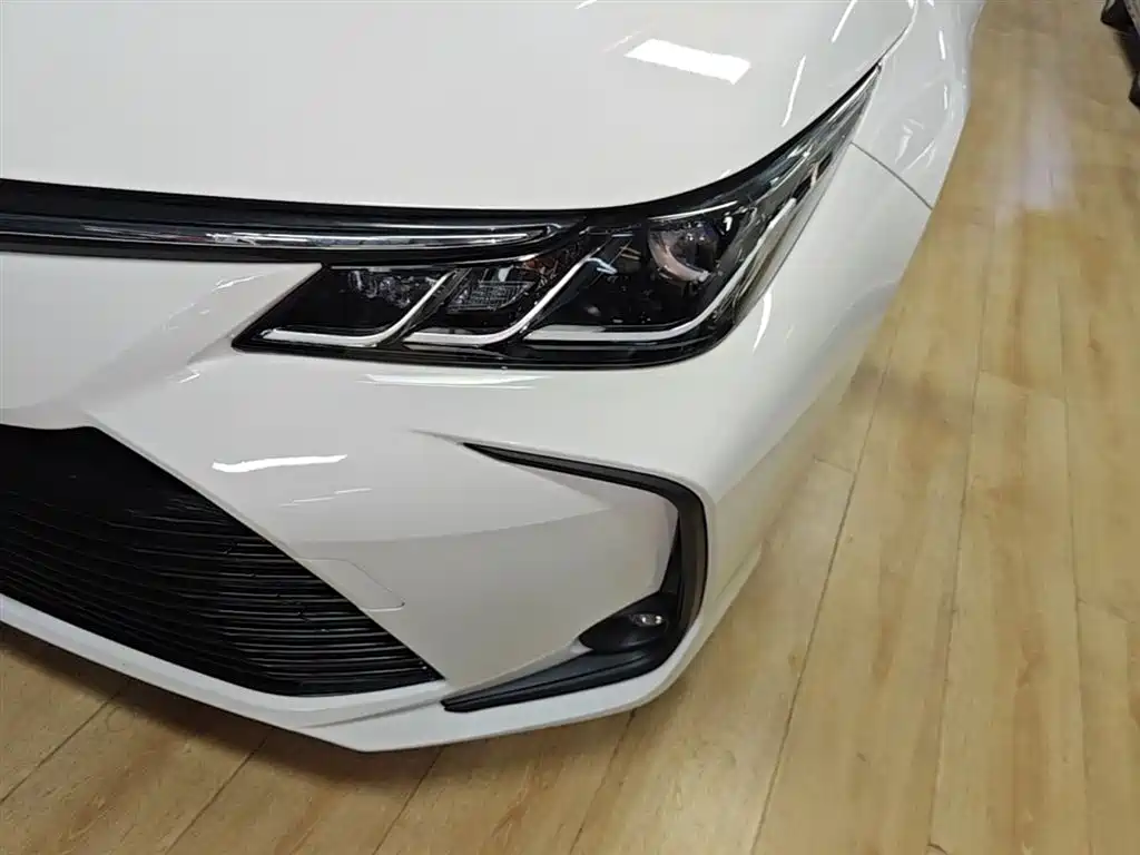Toyota Corolla 2021 Hybrid 1.8L E-CVT Elite Edition фото 24