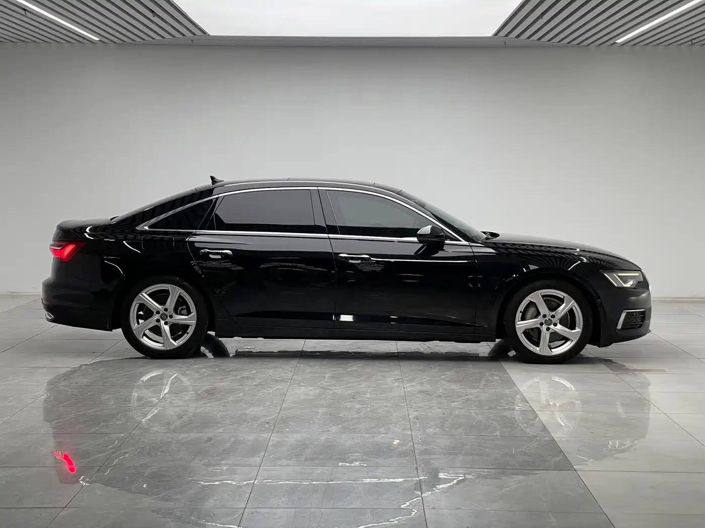 Audi A6L 2019 45 TFSI quattro Exclusive Elegance фото 8
