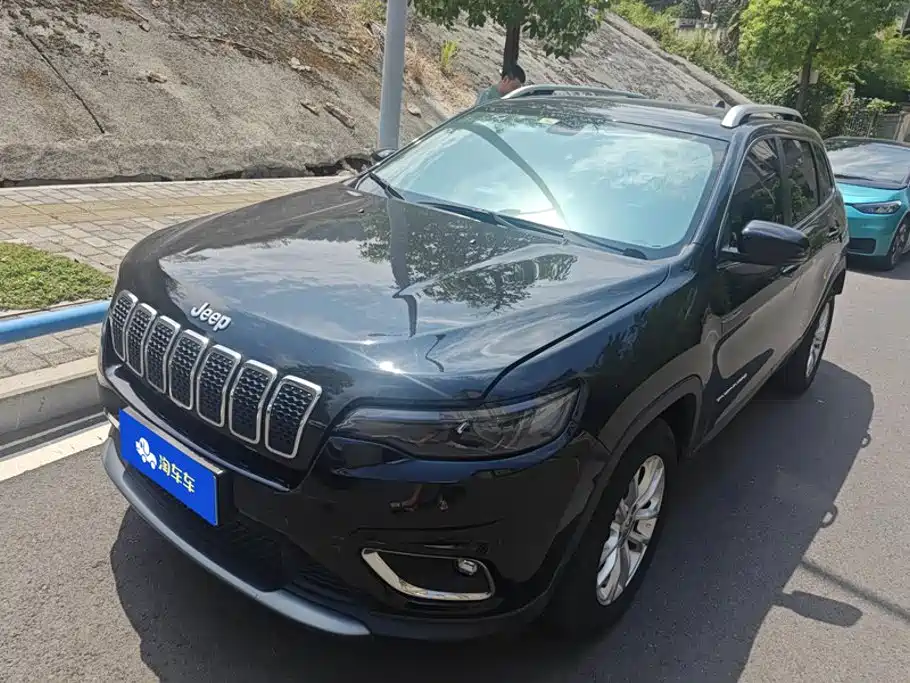 Jeep Cherokee 2020 2020 2.0L 2WD Safety Upgrade Edition