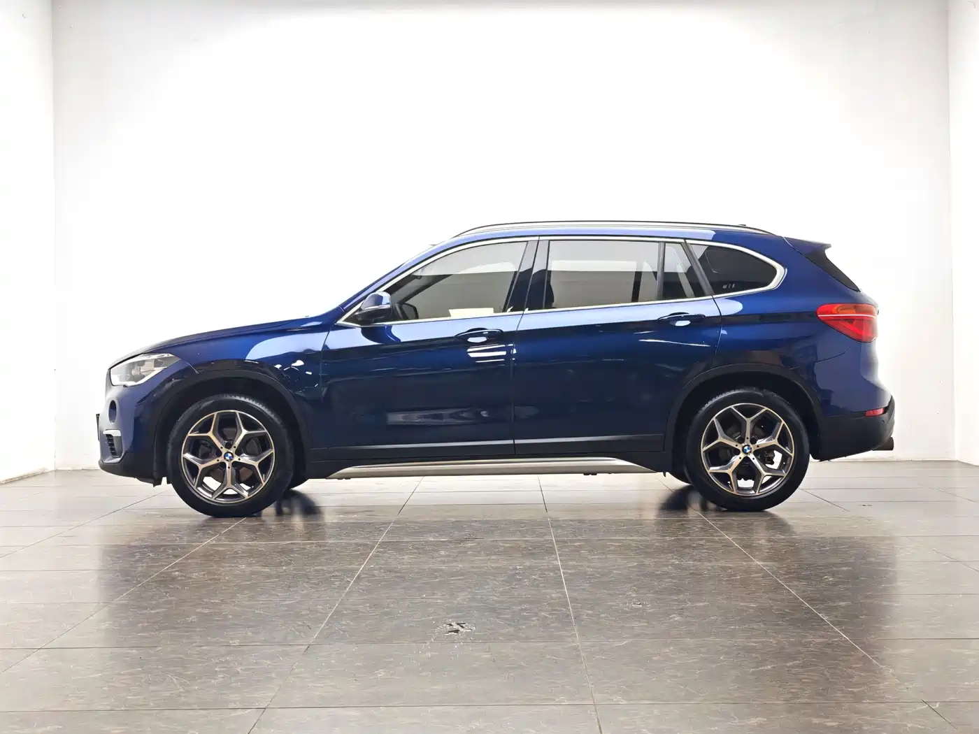 BMW X1 2019 sDrive18Li Premium Model фото 10