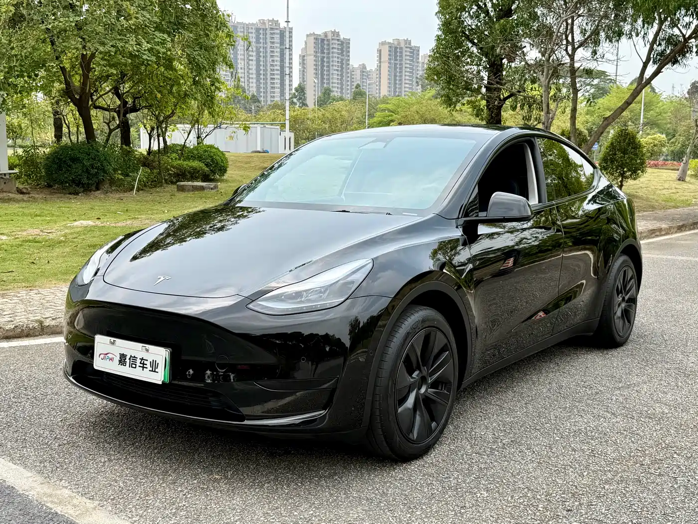 TESLA MODEL Y
