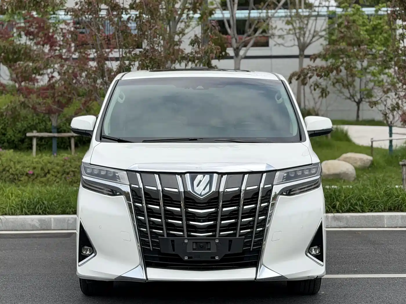 Toyota Alphard 2021 Hybrid 2.5L Luxury фото 2