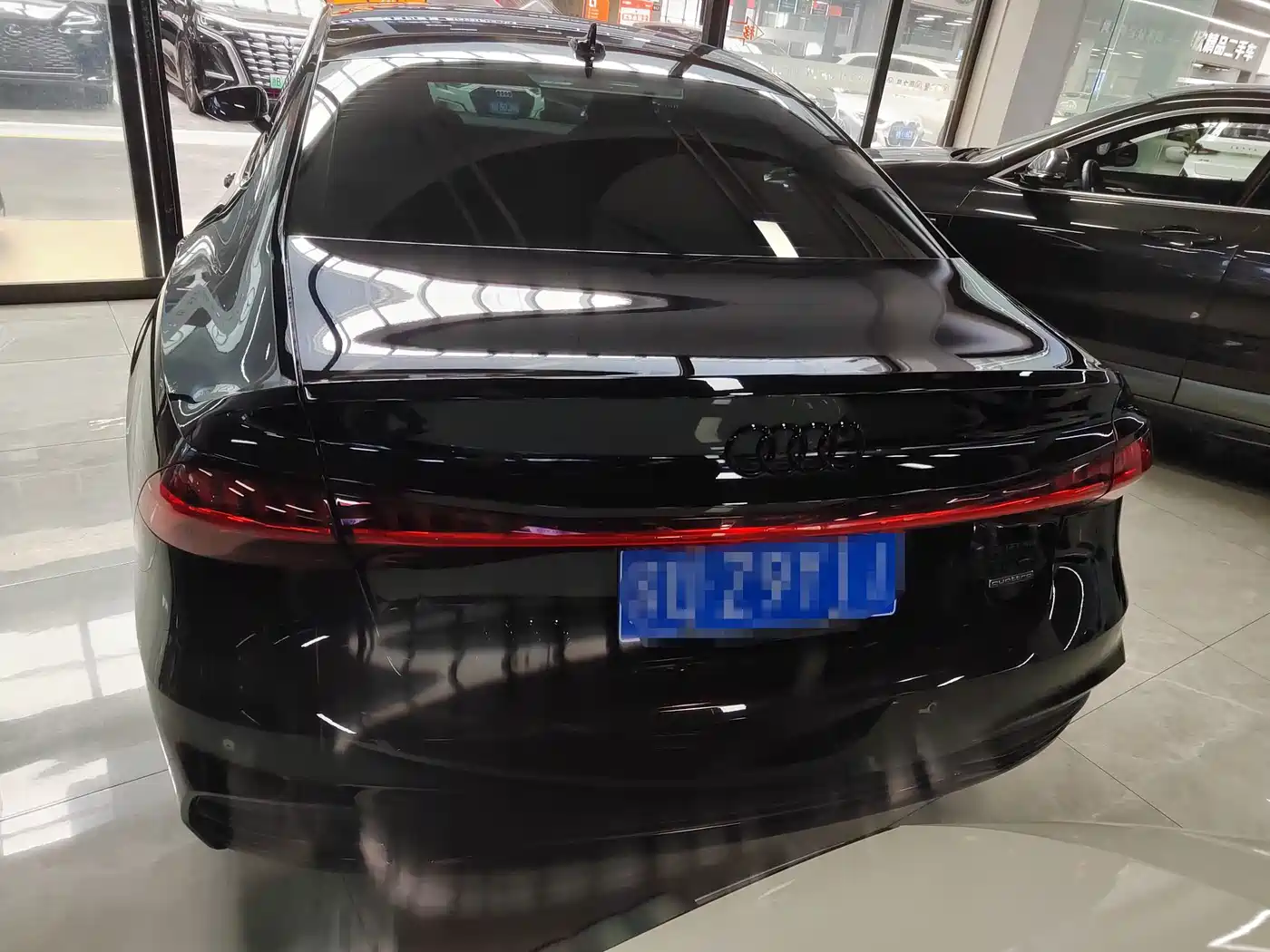 Фото 16 - Audi A7L