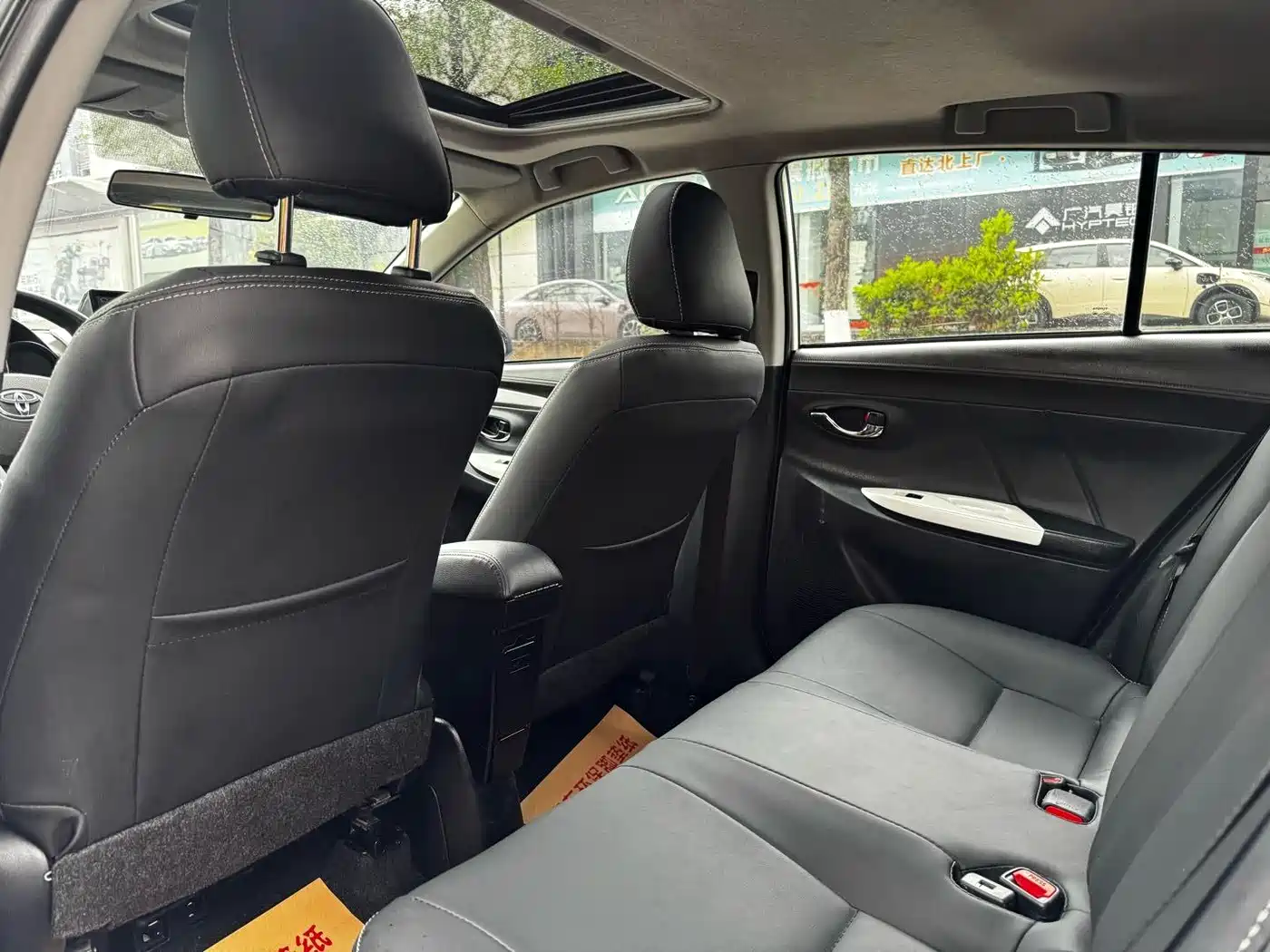 Toyota YARiS L Zhi Xuan 2015 1.5G Auto Sunroof Special Edition фото 8