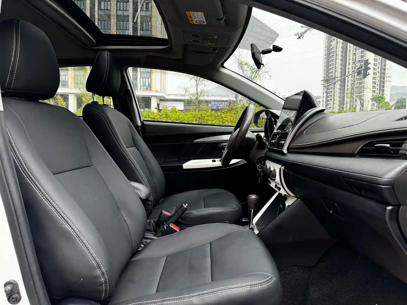 Toyota YARiS L Zhi Xuan 2015 1.5G Auto Sunroof Special Edition фото 9
