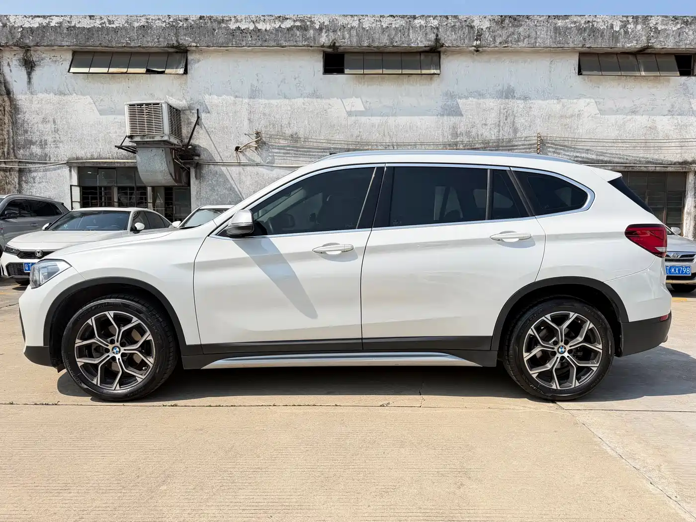BMW X1 2022 sDrive20Li Premium фото 8