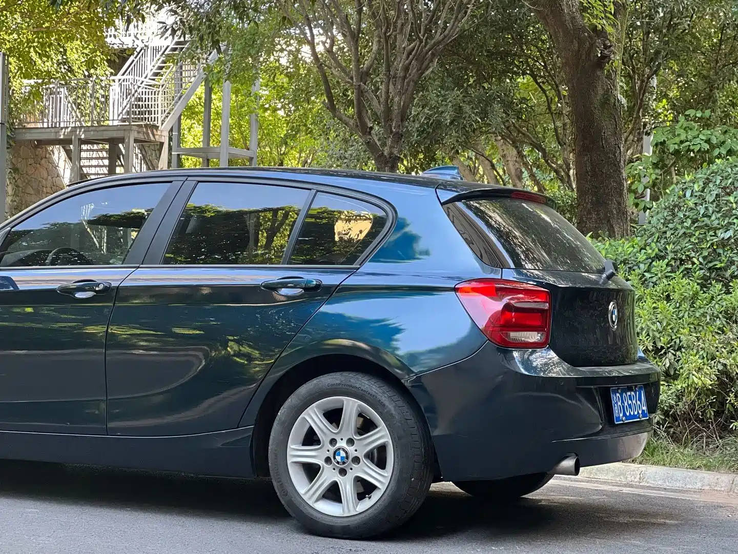 Photo 8 - BMW 1 Series (Import)