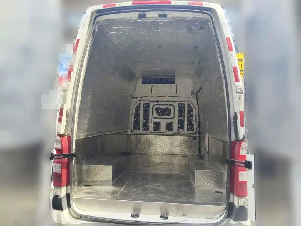 Foton Tuyano 2025 2023 Cummins 2.8T Manual Jixiang Cargo Van Extended Wheelbase Super High Roof Dual Rear Tires 3-Seater