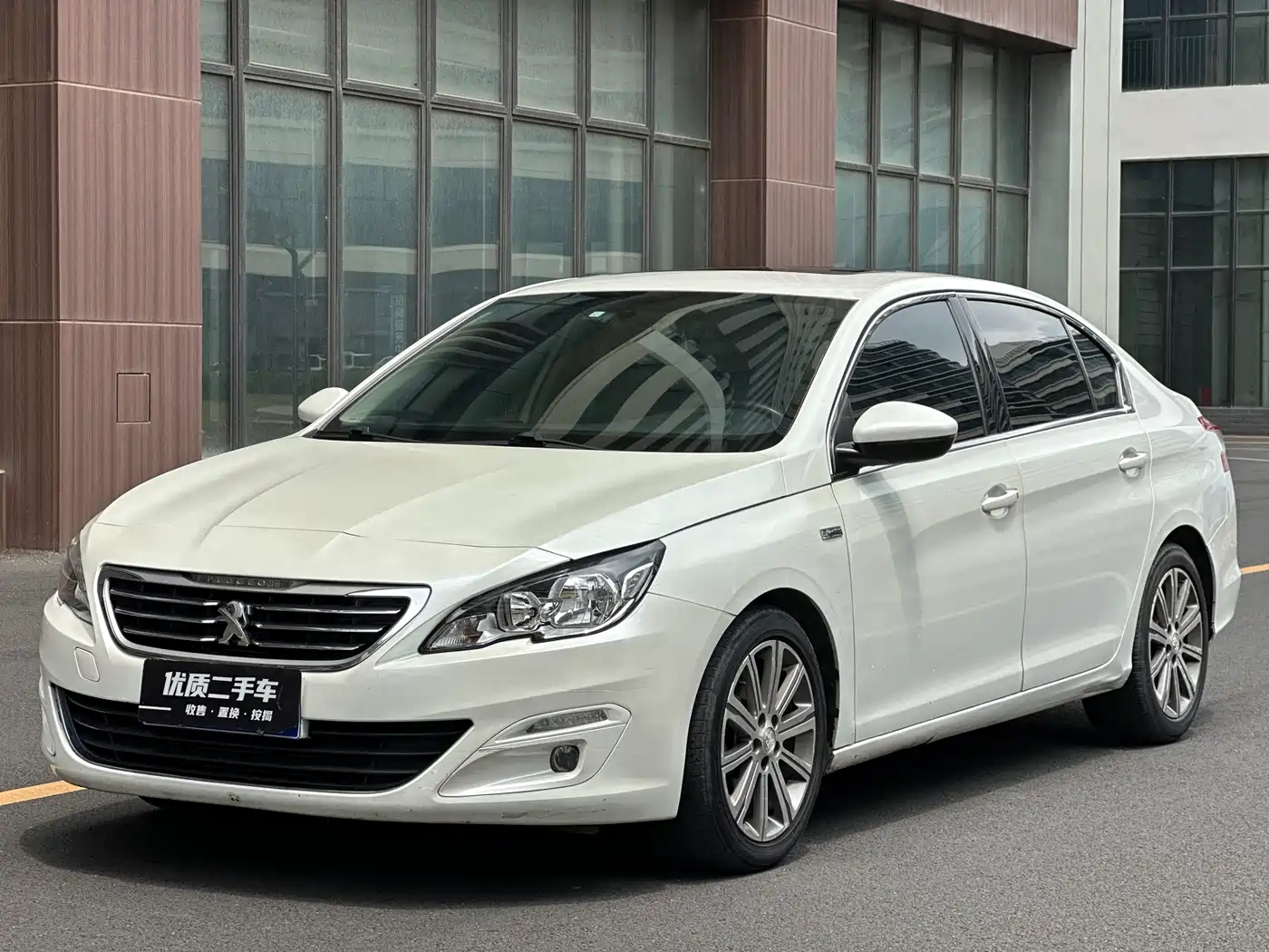 Peugeot 408 2015 Model 1.2T Automatic Luxury Edition
