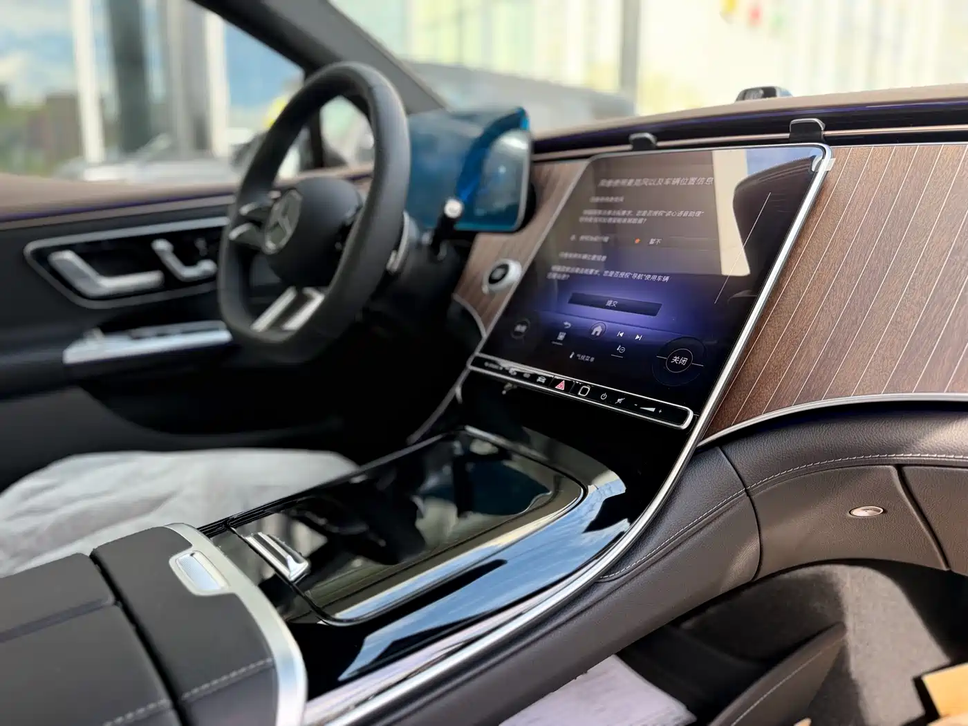 Mercedes-Benz EQE 2025 Model 500 4MATIC Luxury Edition фото 24