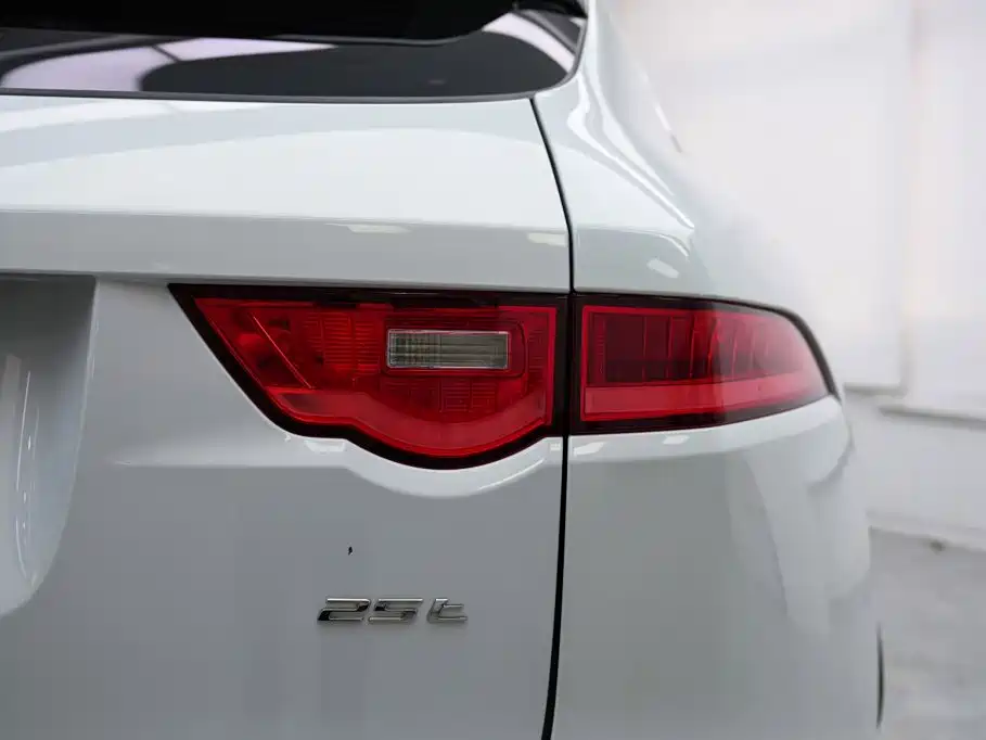 صورة 15 - Jaguar F-PACE