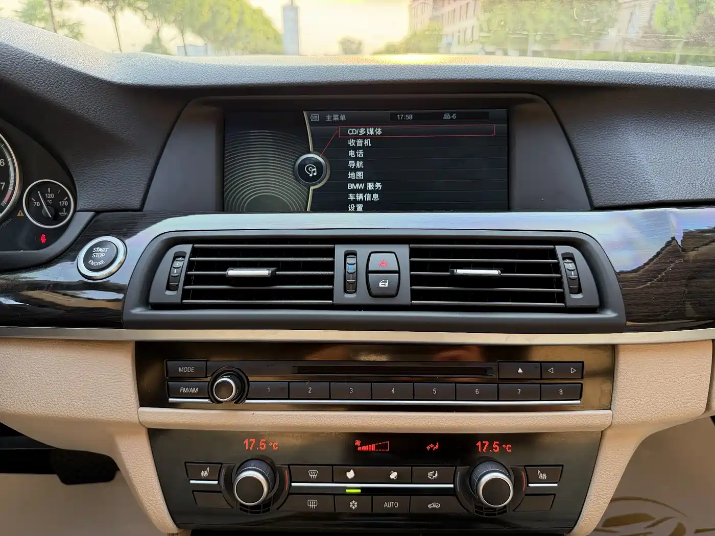 BMW 5 Series 2013 530Li Leadership фото 19