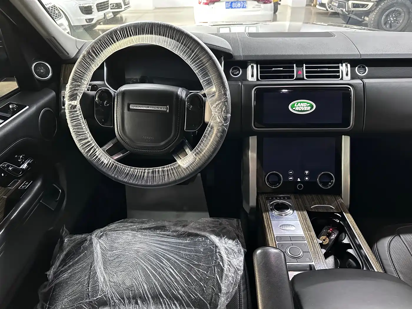 Land Rover Range Rover 2018 3.0 SC V6 Vogue Heritage Extended Edition фото 5