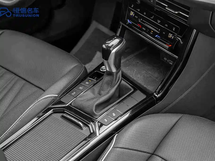 Volkswagen Passat 2022 330TSI Luxury Edition фото 19