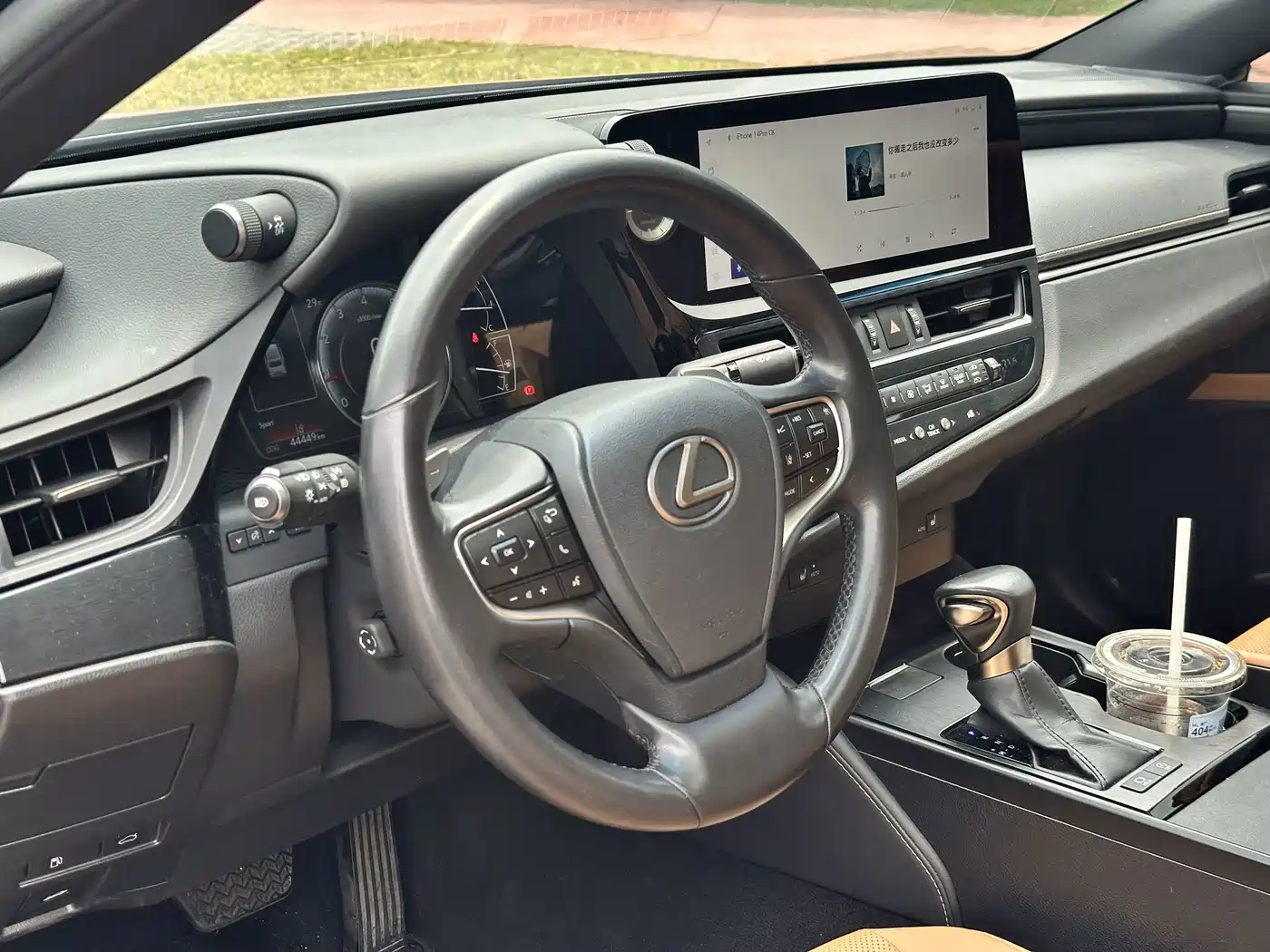 Фото 15 - Lexus ES