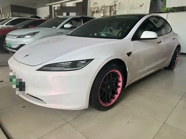 Tesla Model 3 2024