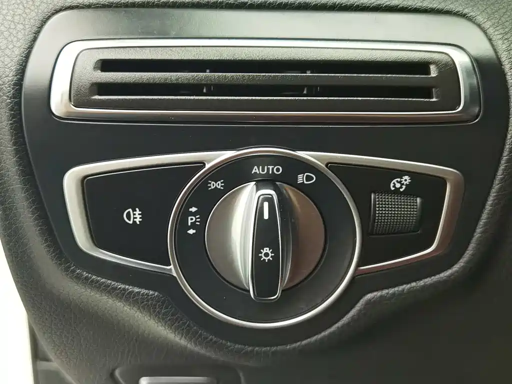 Photo 21 - Mercedes-Benz C-Class