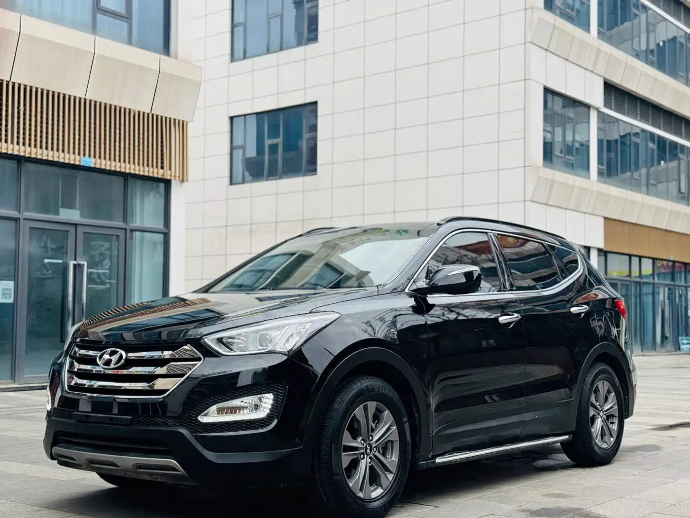 Hyundai Santa Fe 2013 Model 2.4L Automatic 2WD Smart