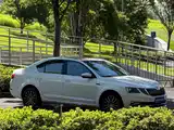 Фото 3 - Škoda Octavia