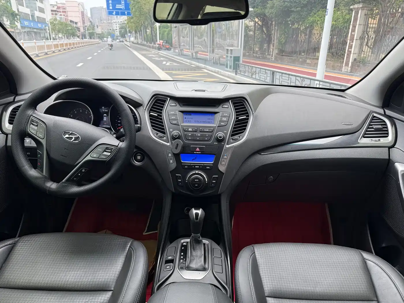 Hyundai Santa Fe 2015 2.4L Automatic 2WD Smart 5-seater фото 6