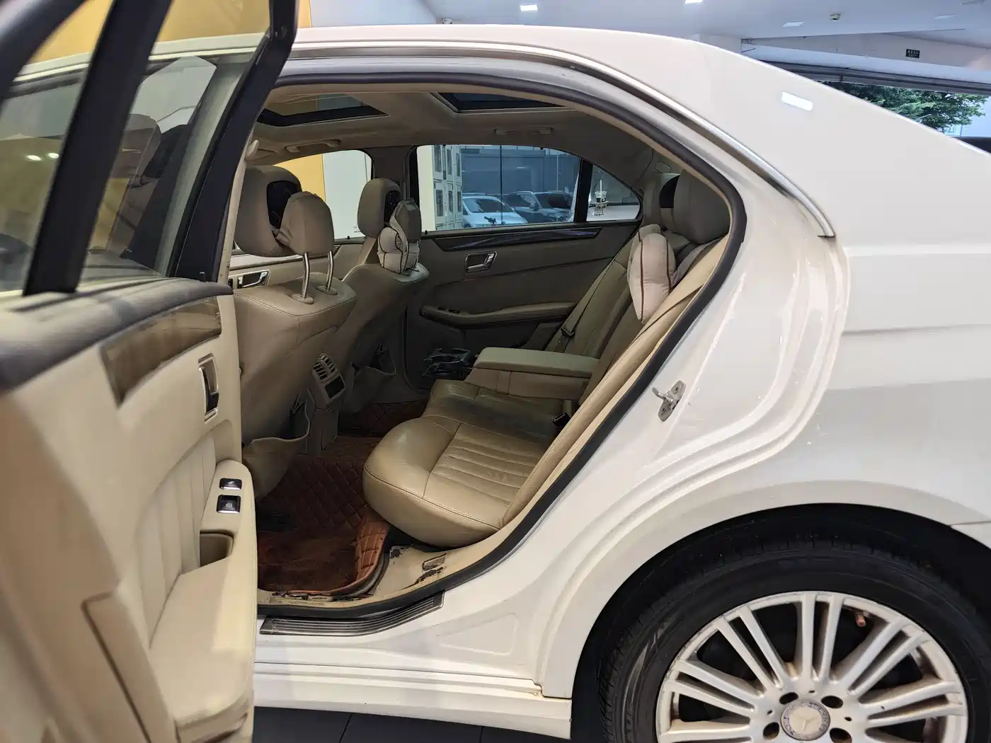 Mercedes-Benz E-Class (Import) 2009 Model E 300 Elegance Version фото 23