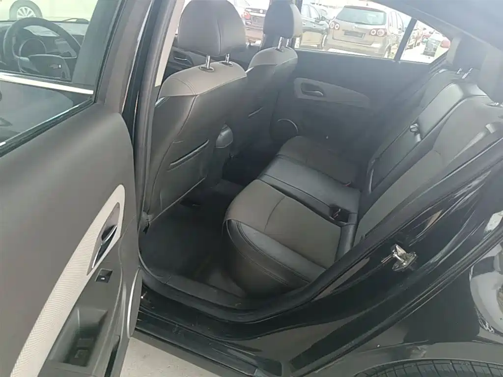 Chevrolet Cruze 2014 1.6L SL Million Commemorative Edition AT фото 17