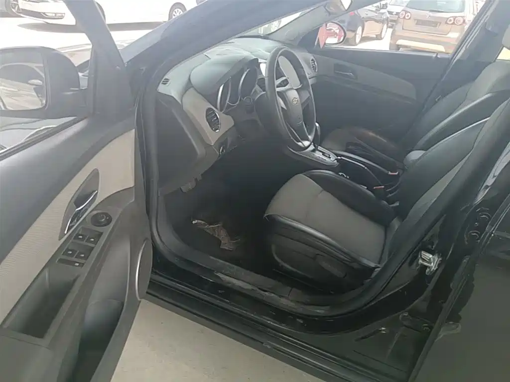 Chevrolet Cruze 2014 1.6L SL Million Commemorative Edition AT фото 16