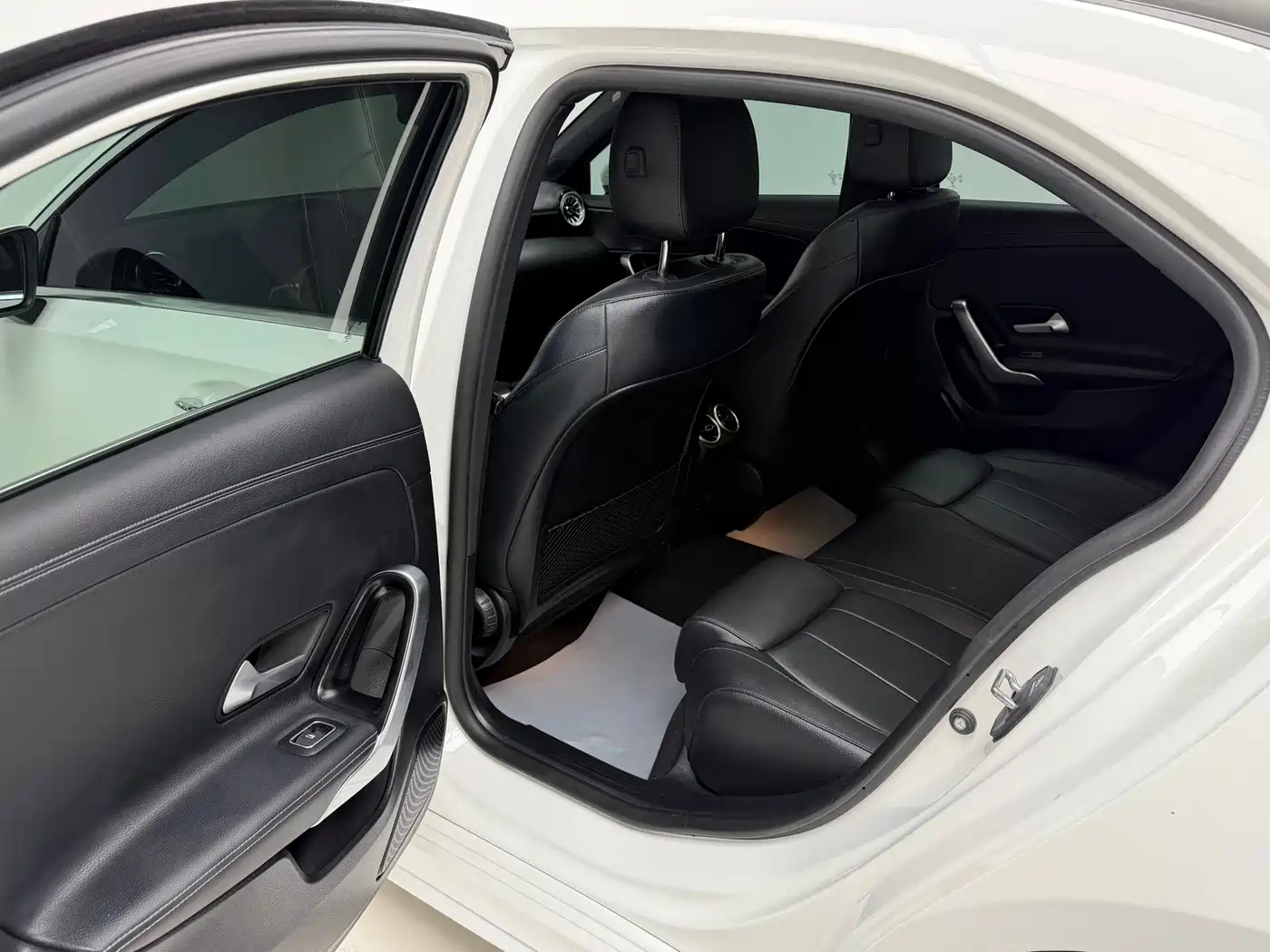 Mercedes-Benz A-Class 2022 A 200 L Sport Sedan Dynamic фото 13