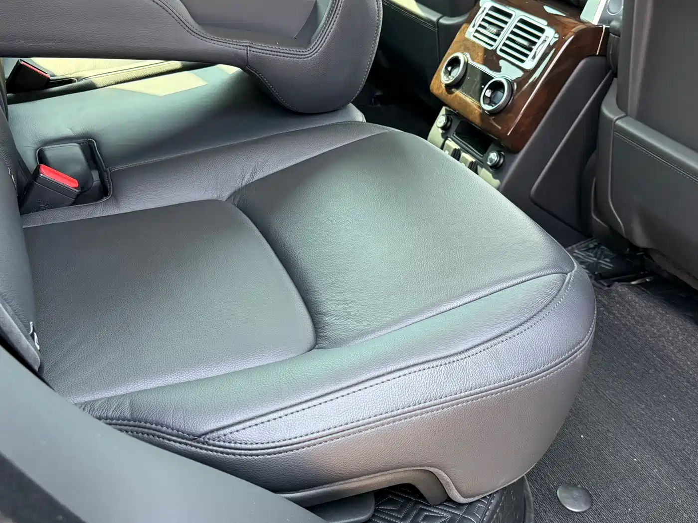 Land Rover Range Rover 2022 3.0 L6 360PS Golden Age Edition фото 19